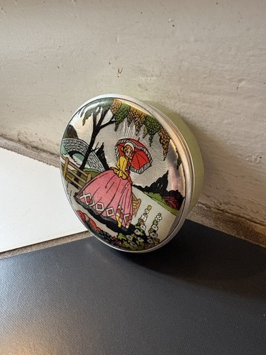 Vintage gwenda powder compact - vintage,