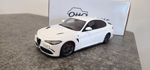 Otto mobile alfa - 1:18,