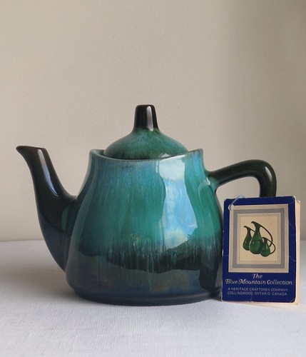 Blue mountain green drip glaze - blue,