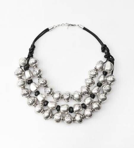 Bnwt statement metal bead - bnwt:,
