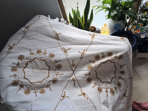 Crocheted embroidered bed - embroidered,