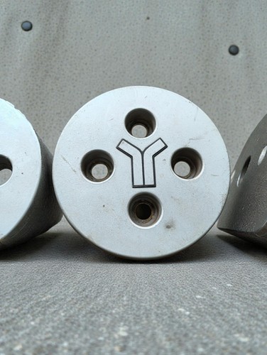 Yugo wheel centre - yugo,