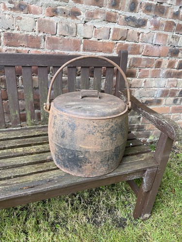 Vintage cast iron pot - cast,