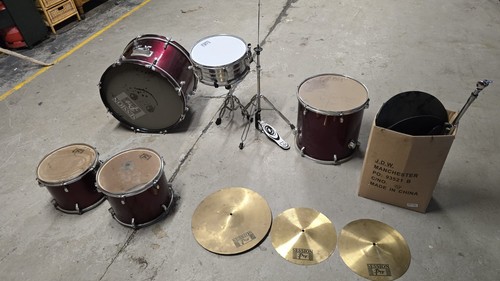 Piece acoustic drum kit used - piece,