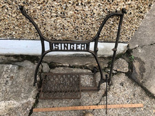 Vintage Cast Iron Singer Sewing Machine Middle/Treadle - Spare Part