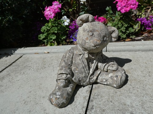 Teddy bear vintage concrete - vintage,