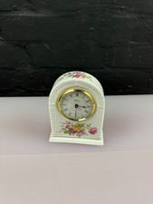 Aynsley Howard Sprays Mantle