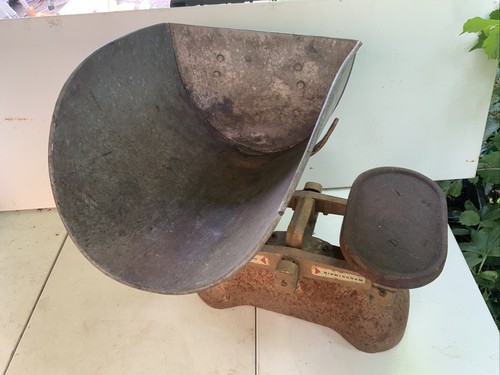 Vintage shop scales t - scales, w
