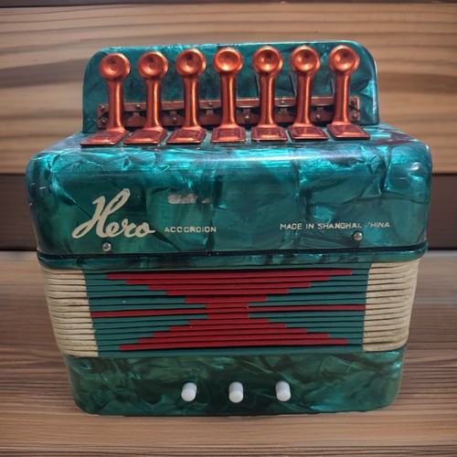 Hero accordion vintage - hero,
