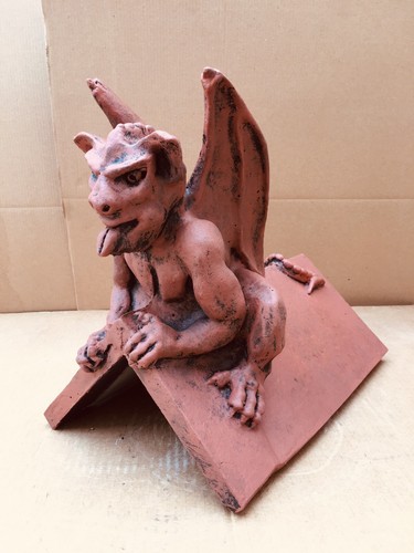 Gargoyle roof tile - finial, 110