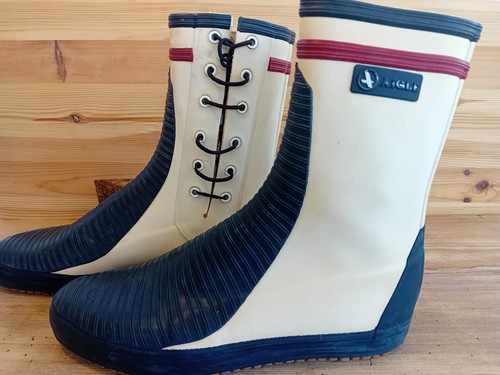 Aigle boat deck sailing - boat,