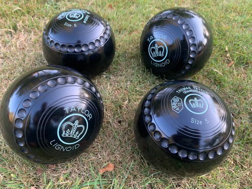 Lawn crown bowling balls - lawn,