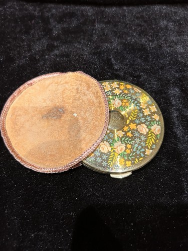 Kigu vintage powder compact - kigu,