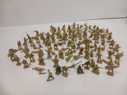 Vintage plastic toy soldiers - plastic,