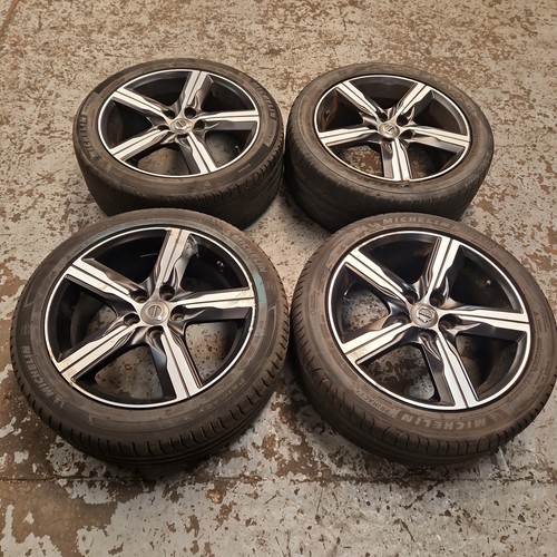 Volvo v40 design alloy - volvo,