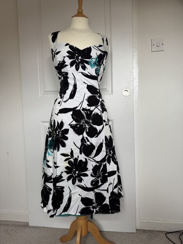 Debut debenhams - by,
