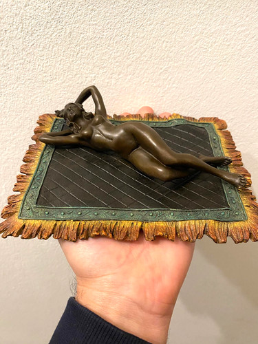 Bronze sculpture woman lying - bronze,