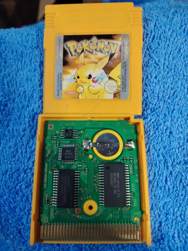 Pokémon yellow gameboy - yellow,