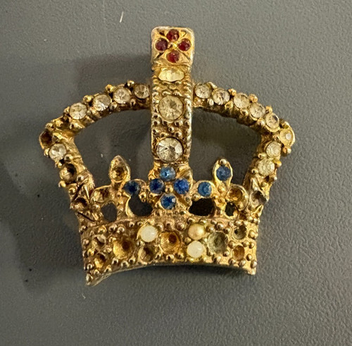 Vintage crown broach - vintage,