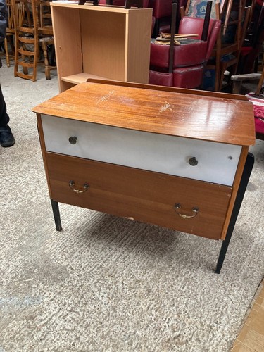 Teak chest drawers legs - on,