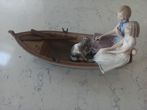 Large lladro figurine love - large,