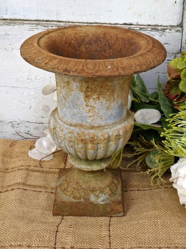Vintage cast iron - cast, urn
