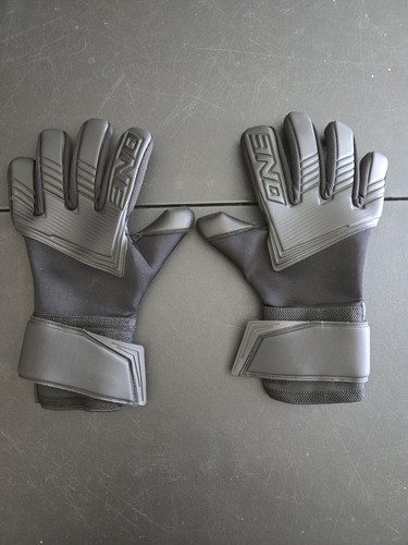 One glove goalkeeper training - one,
