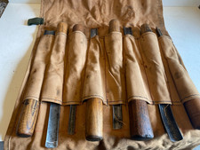 WONDERFUL COLLECTION OF VINTAGE WOODWORKERS / CARVING TOOLS IN CANVAS ROLL BAG.