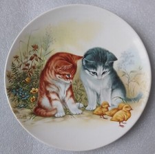 POOLE POTTERY PLATE FEATURING TWO KITTENS AND 3 SMALL CHICKS
