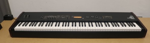Korg synthesiser synth - synthesiser,