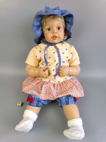 Gotz vinyl artist doll eline - gotz,