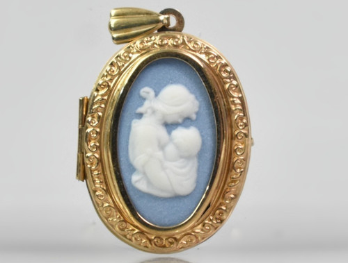 9ct gold wedgwood pendant - wedgwood,