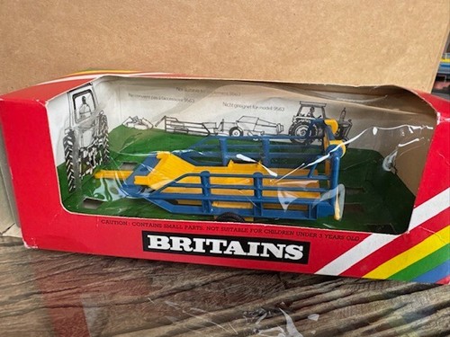 Britains farm toys - , bale