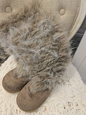 Ladies Suede And Faux Fur yeti Boots - Not Cheap. Size 5. please View Photos