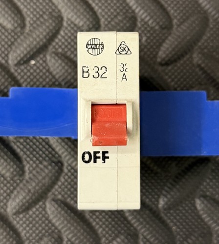 Wylex b32 push plug mcb - push,