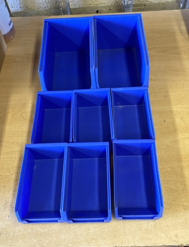 Blue plastic parts lin - plastic,