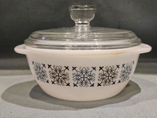 Vintage Small Pyrex Chelsea