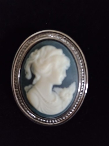 Cameo brooch