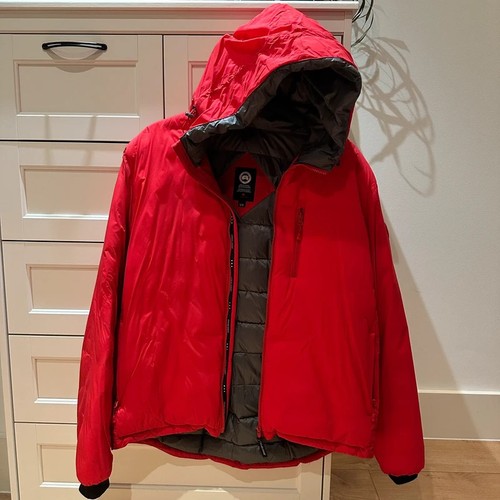 Canada goose red - hooded, puffer