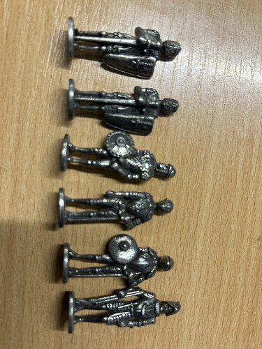 Small metal soldier figurines - small,