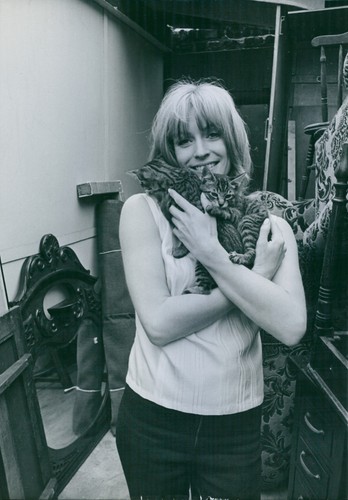 Suzy kendall 5 - suzy,