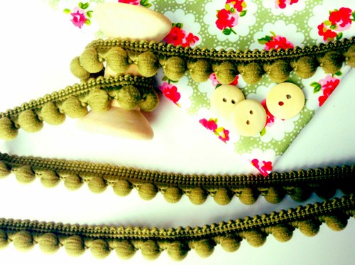 Pearl pom - pom, trim