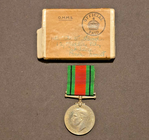 Ww2 defence medal original - medal,
