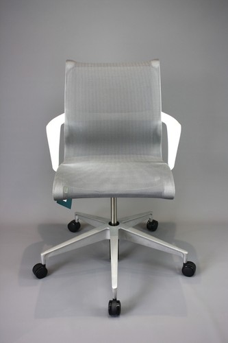 Delivery herman miller - |,