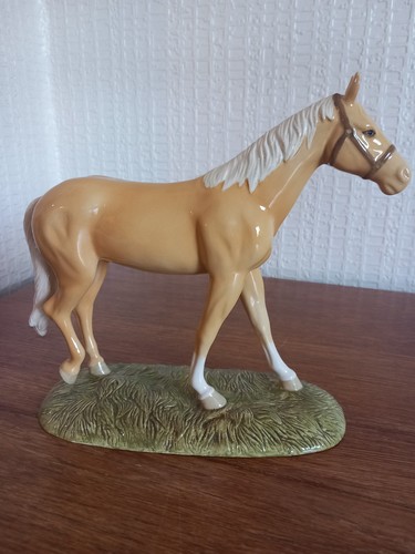 Royal dalton palomino horse - royal,