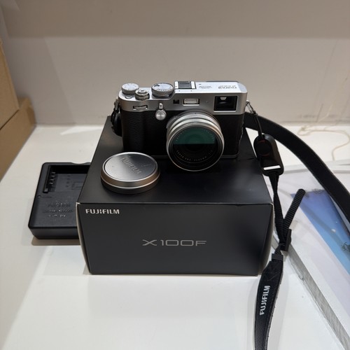 Fujifilm x100f silver boxed - fujifilm,