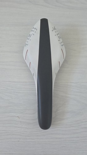 Fizik arione saddle kium - r3,