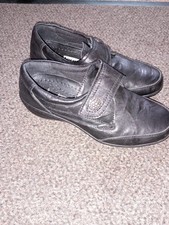 ladies loretta shoes size 4