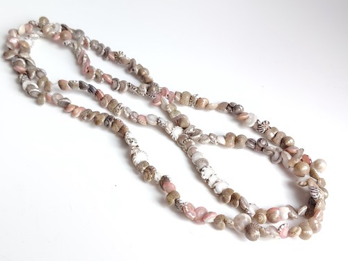 Vintage shell necklace - vintage,