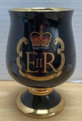 The queen silver jubilee - silver,